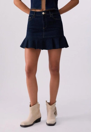 Опуская планку: низкая талия снова в тренде