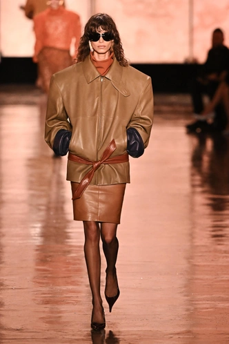 Опуская планку: низкая талия снова в тренде