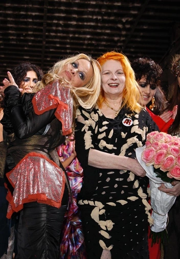 От ультрасекса к роскошному минимализму: как Памела Андерсон переизобрела свой стиль