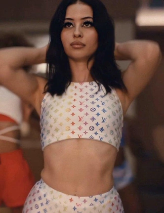 Почему мы все хотим гардероб как у Алексы Деми или как повзрослеть, не изменяя себе