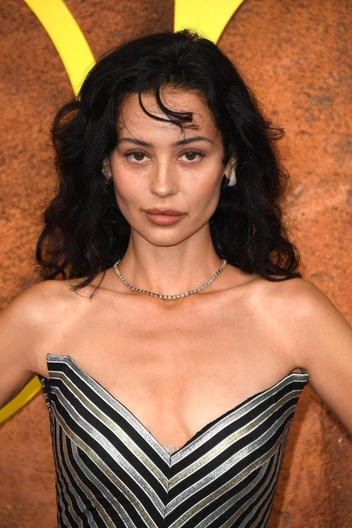 Почему мы все хотим гардероб как у Алексы Деми или как повзрослеть, не изменяя себе