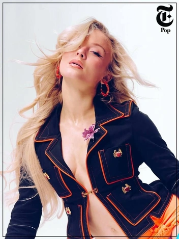 Стиль Зары Ларссон&nbsp;&mdash; поп-иконы зумеров, которая не боится цвета