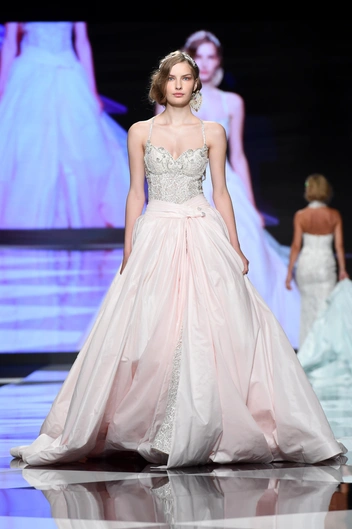 Свадебные платья 2026: главный гид по выбору идеальной модели и советы стилиста