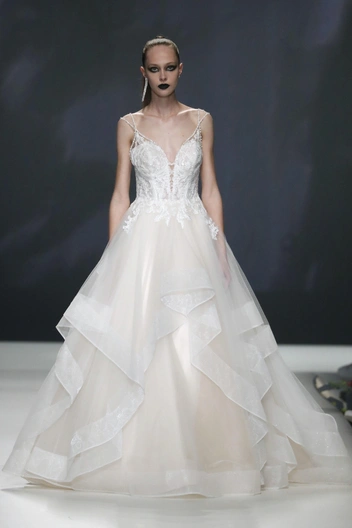 Свадебные платья 2026: главный гид по выбору идеальной модели и советы стилиста