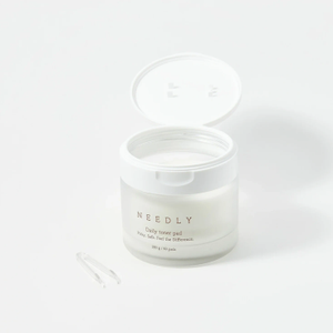 Жирная, но сухая: почему кожа блестит и шелушится одновременно