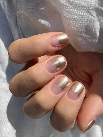 Звездный френч&nbsp;&mdash; лаконичный маникюр как у Энн Хэтэуэй