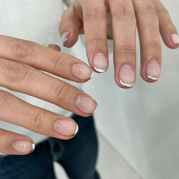 Звездный френч&nbsp;&mdash; лаконичный маникюр как у Энн Хэтэуэй