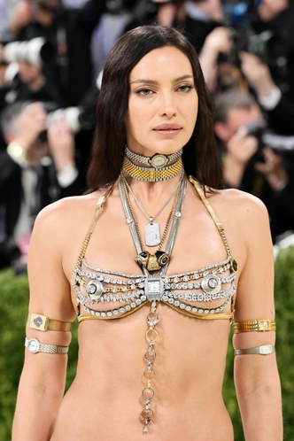 22 лучших бьюти-образа Met Gala 2026