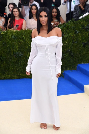 Эволюция Ким Кардашьян на Met Gala в 12 образах