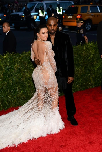 Эволюция Ким Кардашьян на Met Gala в 12 образах