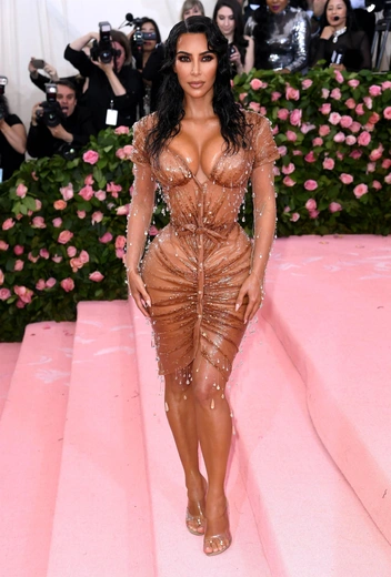 Эволюция Ким Кардашьян на Met Gala в 12 образах