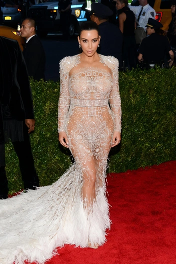 Эволюция Ким Кардашьян на Met Gala в 12 образах