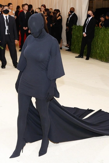 Эволюция Ким Кардашьян на Met Gala в 12 образах