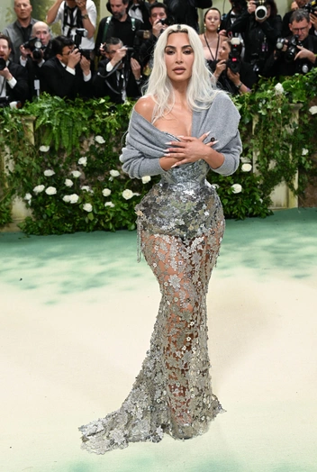 Эволюция Ким Кардашьян на Met Gala в 12 образах
