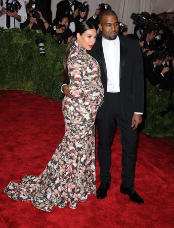 Эволюция Ким Кардашьян на Met Gala в 12 образах