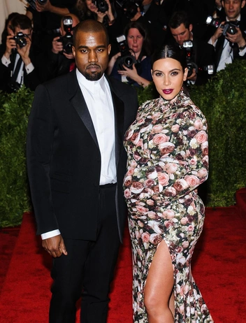 Эволюция Ким Кардашьян на Met Gala в 12 образах