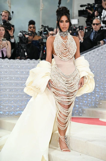 Эволюция Ким Кардашьян на Met Gala в 12 образах