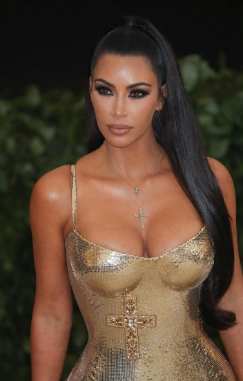 Эволюция Ким Кардашьян на Met Gala в 12 образах