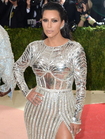 Эволюция Ким Кардашьян на Met Gala в 12 образах