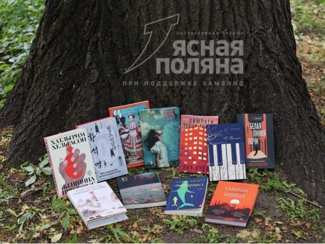 Императорский рябчик, встречи в Эрмитаже и платки как искусство: чем еще запомнился май