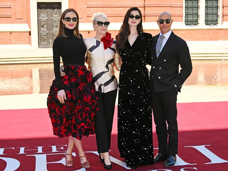 Все модные образы звезд с пресс-тура &laquo;Дьявол носит Prada 2&raquo;