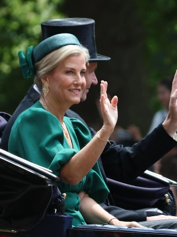 От Елизаветы до Кейт: лучшие образы Trooping the Colour всех времен