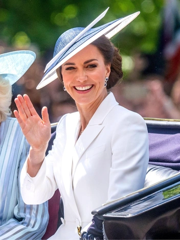 От Елизаветы до Кейт: лучшие образы Trooping the Colour всех времен
