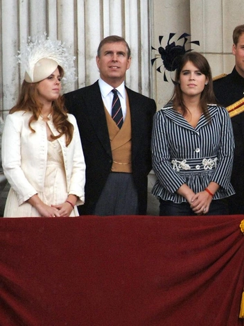 От Елизаветы до Кейт: лучшие образы Trooping the Colour всех времен