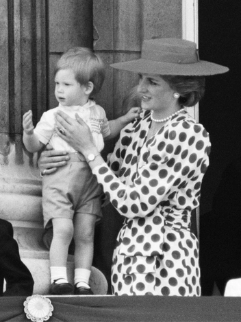 От Елизаветы до Кейт: лучшие образы Trooping the Colour всех времен