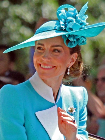 От Елизаветы до Кейт: лучшие образы Trooping the Colour всех времен