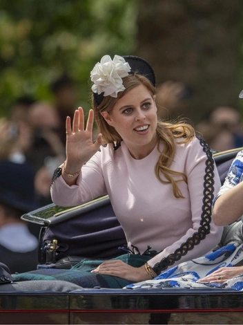 От Елизаветы до Кейт: лучшие образы Trooping the Colour всех времен
