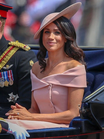 От Елизаветы до Кейт: лучшие образы Trooping the Colour всех времен