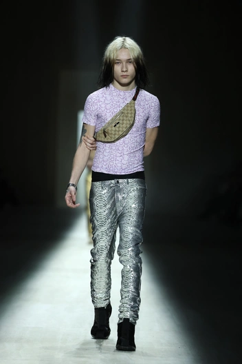 В чем разница Gucci Тома Форда и Gucci Демны?