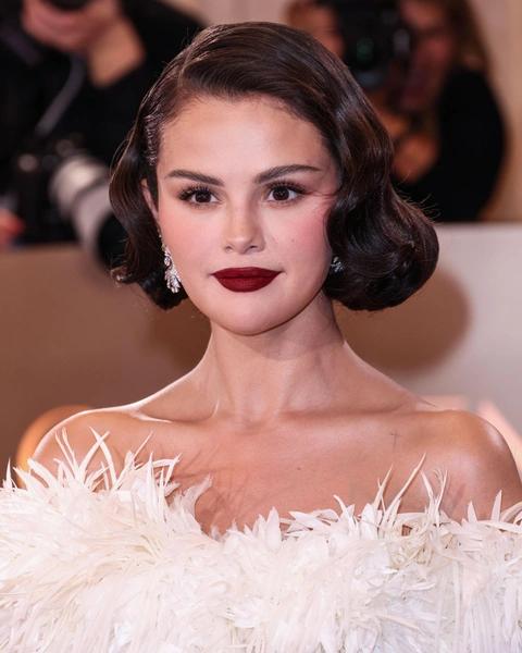 Влажный взгляд: как повторить макияж в трендовом эффекте wet lashes